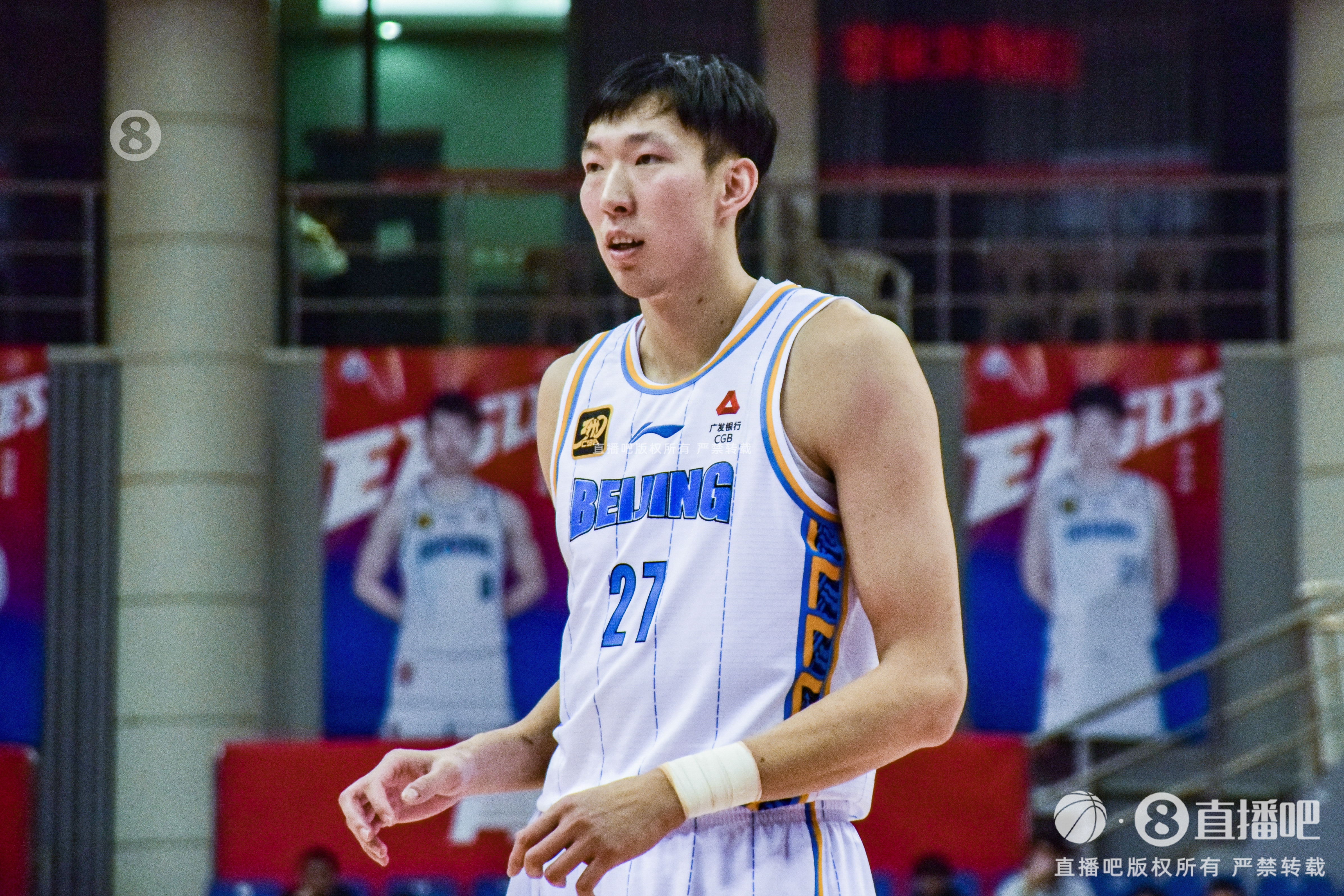 开云体育-游刃有余!周琦18分钟4中4拿到11分7板2断 正负值+20